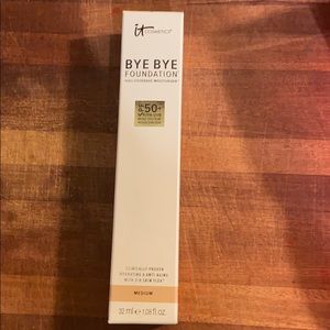 It Cosmetics ByeBye Foundation Medium